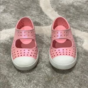 Girls Native Water Shoes (Pink and White)